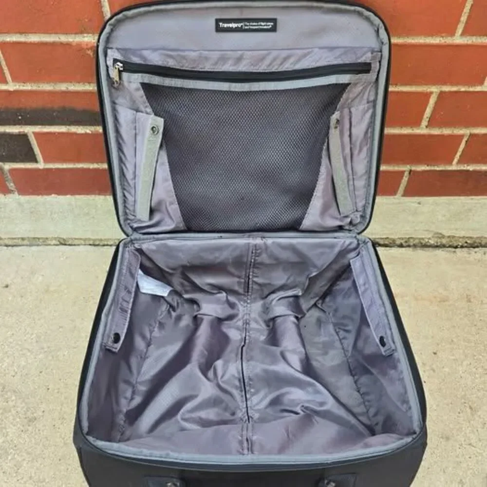 TravelPro Maxlite 4 Rolling Tote - Black